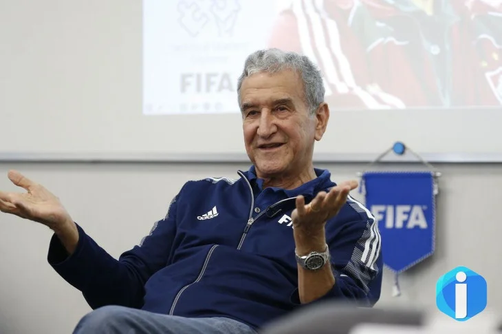 Internado, Parreira passa por cirurgia no Rio de Janeiro