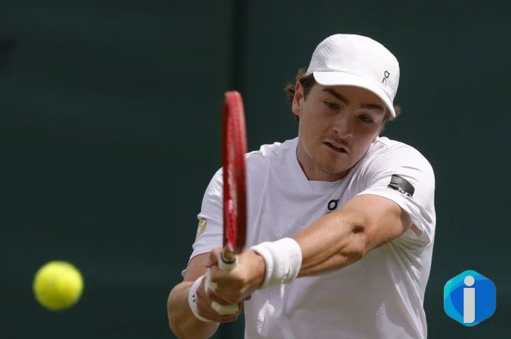 João Fonseca estreia em Wimbledon com 3 a 0 sobre Bautista Agut