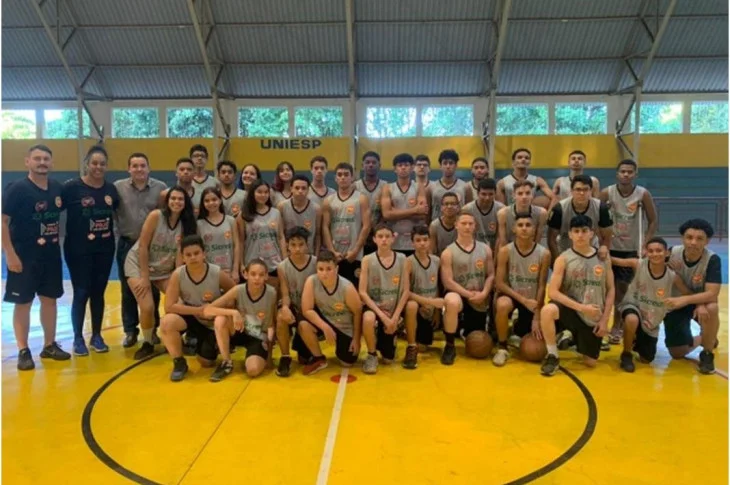 Jovens das equipes de base do Basquete de Presidente Venceslau participam de vídeo durante a campanha Setembro Amarelo