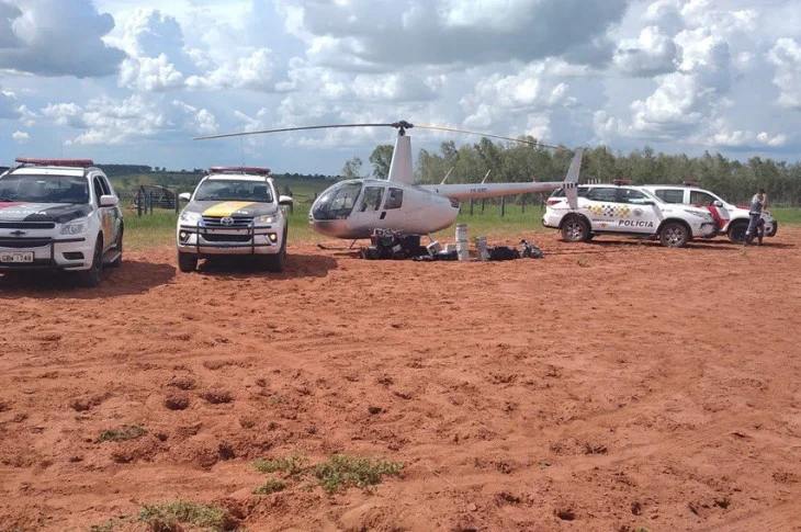 Justiça Federal decreta prisão preventiva de homens flagrados com helicóptero com quase 250kg de cocaína