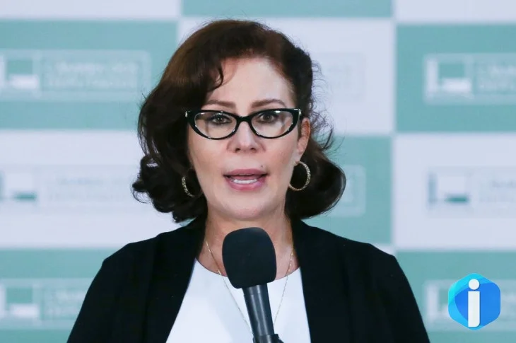 Justiça manda prender jornalista perseguido por Carla Zambelli