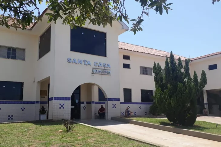 Ladrão vai parar no hospital após vítima o golpear na cabeça com cabo de vassoura