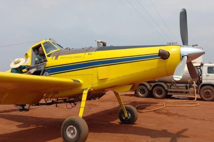 Lançamento de 24 mil litros de água em 16 viagens de avião ajuda a combater incêndio no Parque Estadual do Rio do Peixe