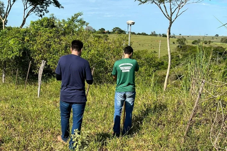 Levantamento topográfico é realizado em área do aterro de resíduos inertes em Presidente Venceslau