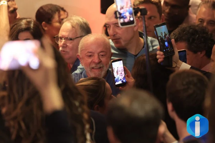 Lula agradece votos e diz que teve de vencer intromissão vinda de fora