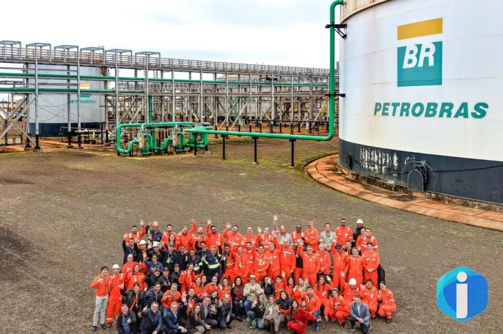 Lula assina contratos para retomar obra em fábrica de fertilizantes