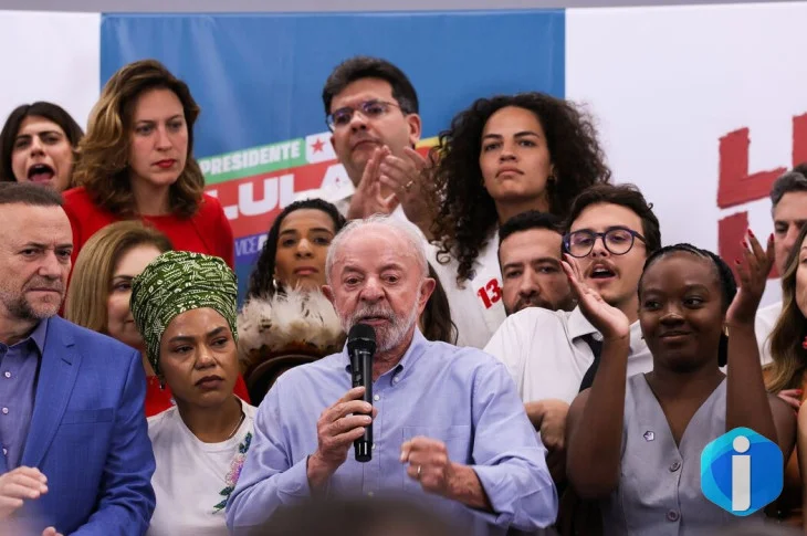 Lula cobra Flávio Bolsonaro sobre apoio ao fim da escala 6x1