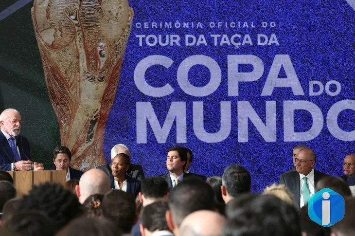 Lula sanciona lei da Copa do Mundo Feminina e reconhece pioneiras