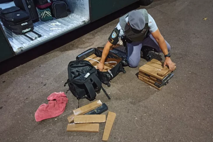 Mais de 43 kg de maconha são apreendidos durante fiscalização policial na SP-270, em Presidente Venceslau
