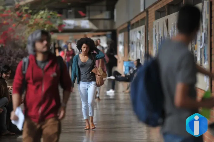 Mais de 54% dos graduandos já abandonaram curso para cuidar dos filhos