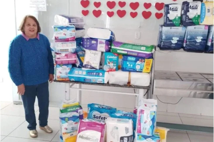 Moradora de Caiuá realiza doação de fraldas geriátricas ao Abrigo Esperança