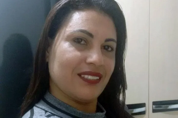 Morta a facadas pelo próprio marido, vítima de feminicídio é sepultada em Dracena