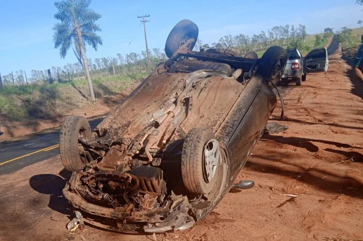 Motorista embriagado capota carro na Aymoré, em Venceslau, e vai para cadeia