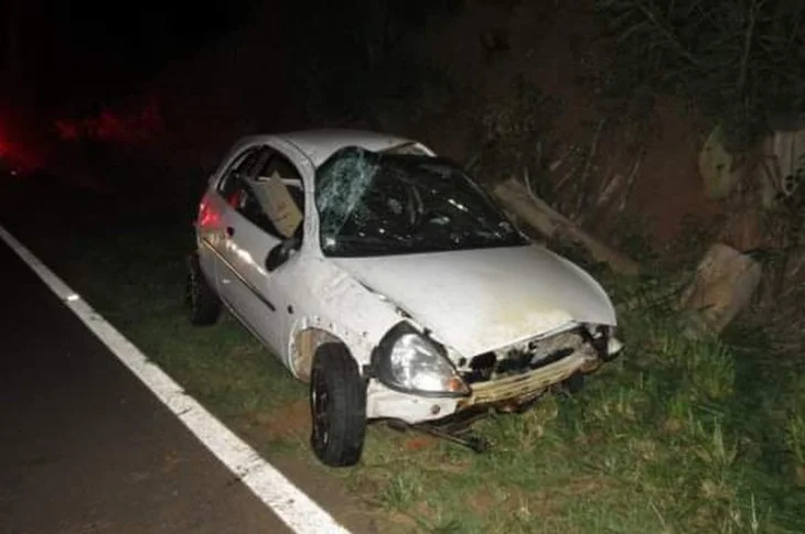 Motorista morre após perder controle da direção e capotar veículo 