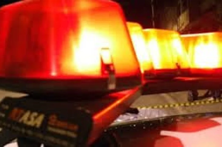 Motorista perde o controle da direção e morre após bater carro em árvore às margens da SP-294