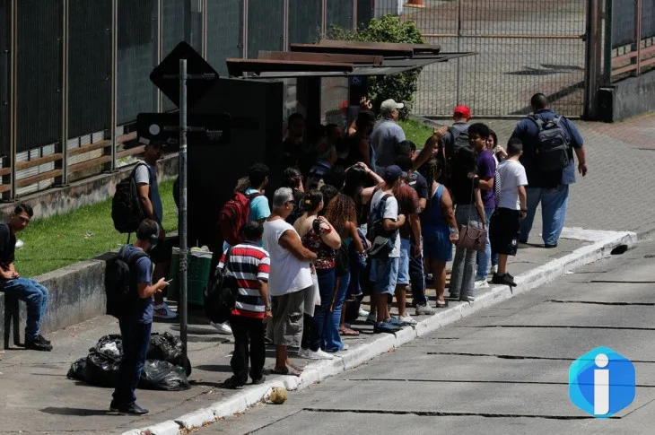 Motoristas de ônibus fazem paralisação na zona sul de São Paulo