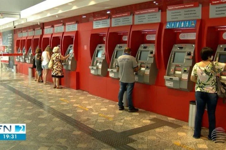 Mulher sofre prejuízo de mais de R$ 30 mil após receber visita de golpista que se identificou como 'funcionário' da Caixa Econômica Federal