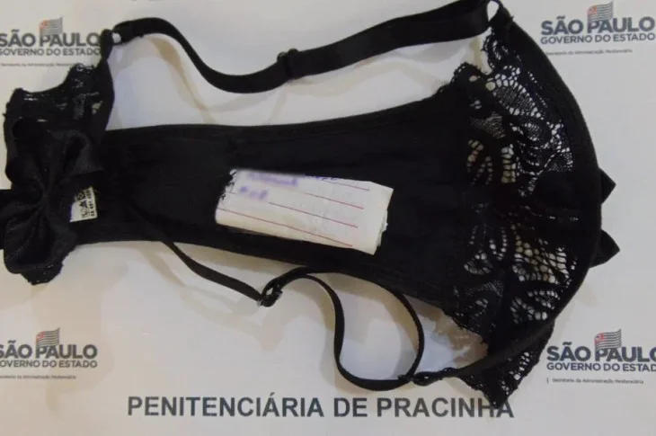Mulher tenta entrar em presídio com anotações de facção criminosa escondidas em fundo de calcinha