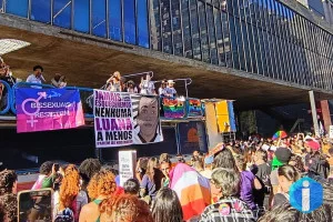 Mulheres lésbicas e bissexuais fazem caminhada em SP contra violência