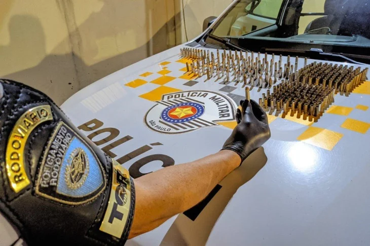 Munições são apreendidas durante fiscalização policial na Rodovia Assis Chateaubriand, em Pirapozinho