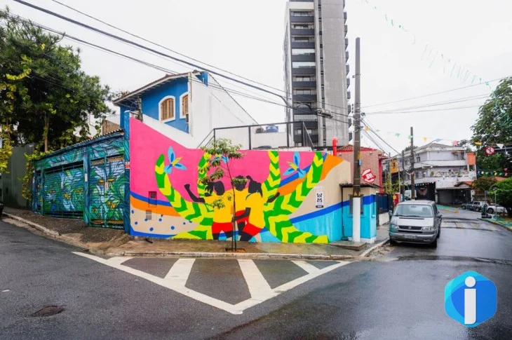 Mural em SP celebra futebol feminino um ano antes da Copa no Brasil