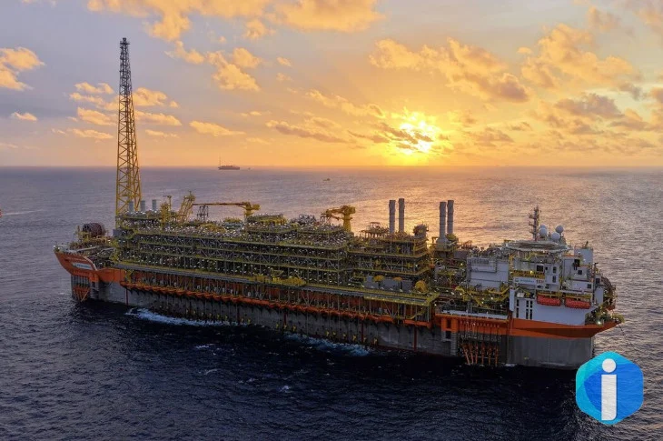 Navio-plataforma da Petrobras atinge produção máxima no pré-sal