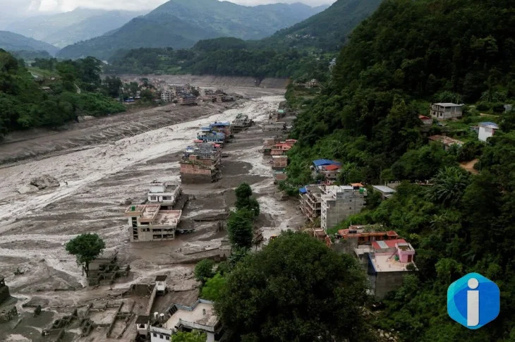Nepal monitora dois lagos; risco de enchentes persiste