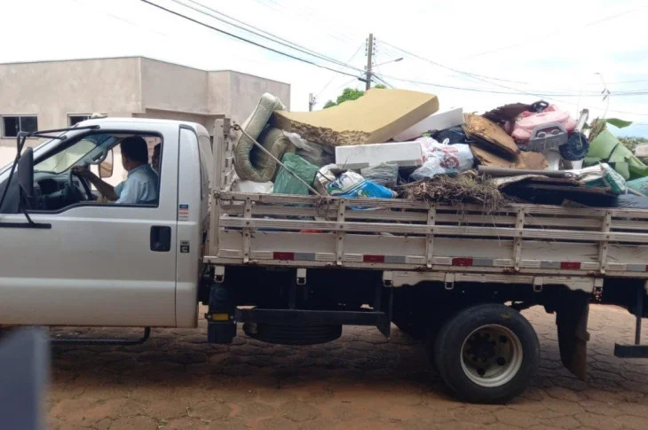 No primeiro dia, bota-fora de materiais inservíveis registra remoção de 25 caminhões com itens