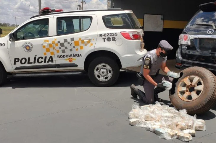 Operação apreende mais de R$ 1 milhão em dinheiro dentro de estepe de caminhonete