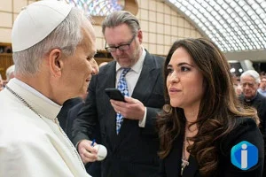 Papa nomeia primeira mulher para liderar comunicações do Vaticano