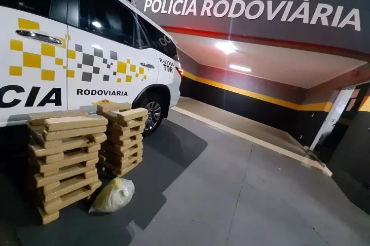 Passageiras são presas com mais de 48 quilos de maconha e skank em ônibus