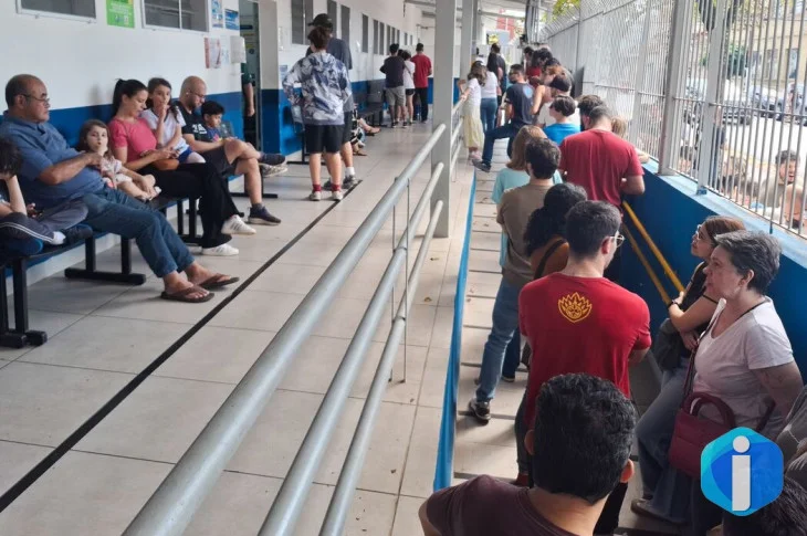 Paulistanos enfrentam filas para tomar vacina contra sarampo