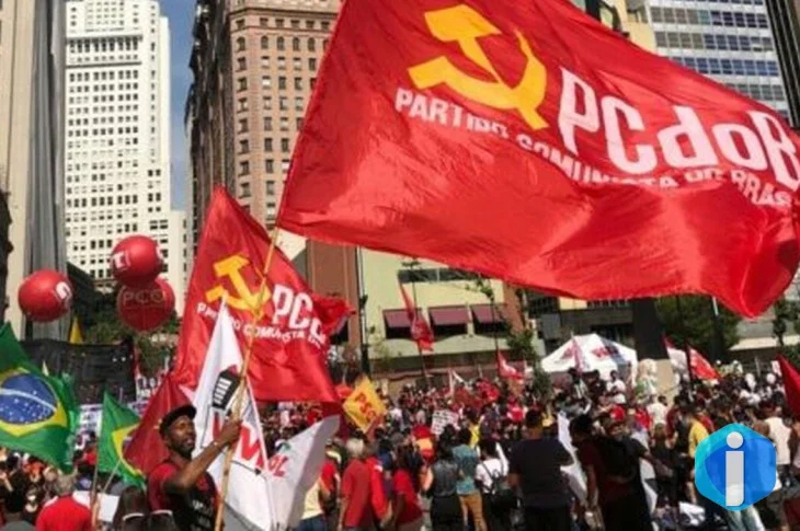 PCdoB oficializa apoio à candidatura de Lula