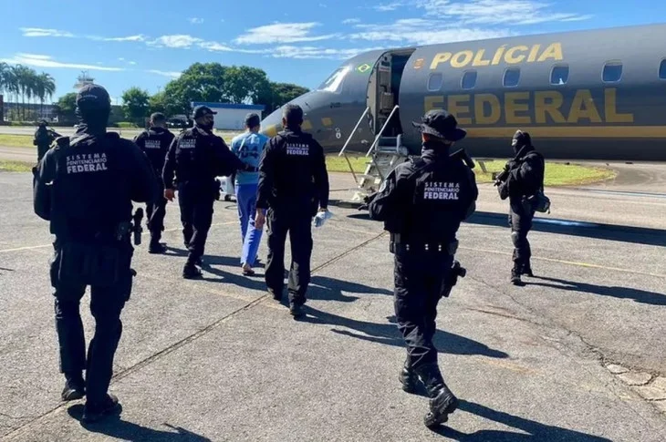 PF faz operação contra suspeitos de planejar fuga de chefes de facção detidos em presídios federais; mulher de Marcola é um dos alvos