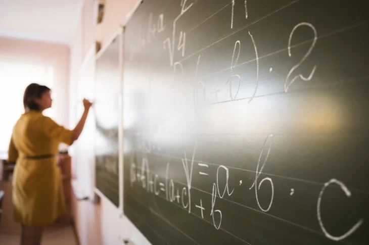 Piso nacional dos professores com reajuste, sobe para R$ 4.420,55