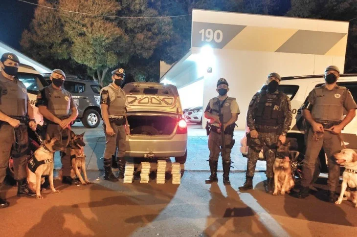 Polícia apreende 33 quilos de cocaína e prende homem em flagrante após abordagem na Raposo Tavares, em Epitácio
