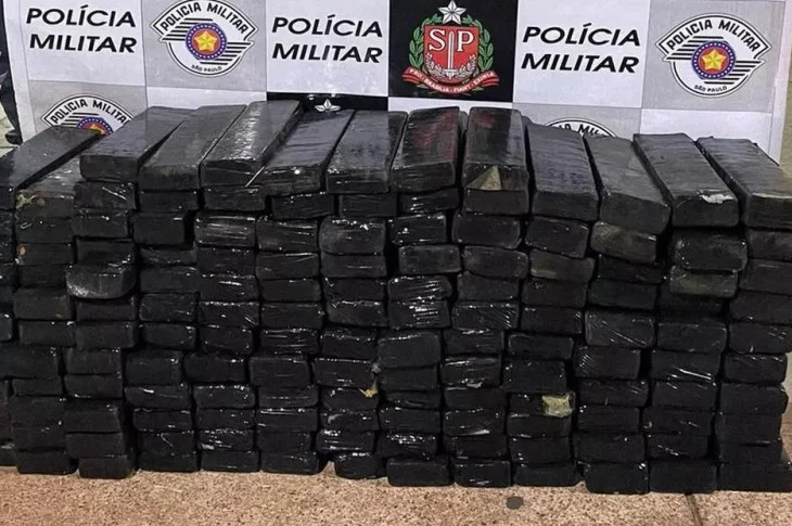Polícia Militar apreende em Presidente Venceslau quase 140 quilos de maconha transportados em carro roubado no Rio de Janeiro