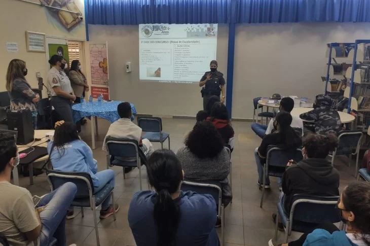 Polícia Militar participa de palestra de profissões em escola de Caiuá