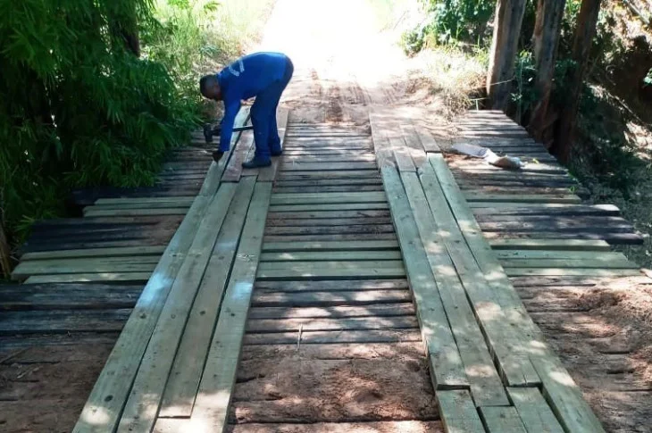 Ponte sobre o Córrego Lagoa Seca, em Presidente Venceslau, passa por manutenção
