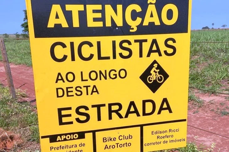 Por meio de parceria com grupo de ciclismo, placas são instaladas em estrada de terra em Presidente Venceslau