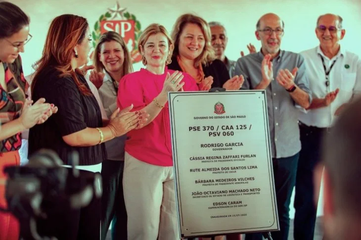 Prefeita Cássia comemora entrega da reforma da vicinal da Aymoré e estrada para o Campinal