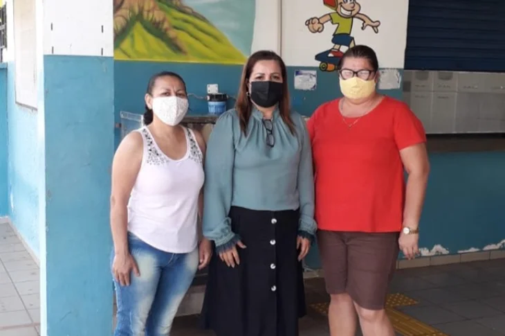 Prefeita Rute Almeida visita escola EMEF em Caiuá