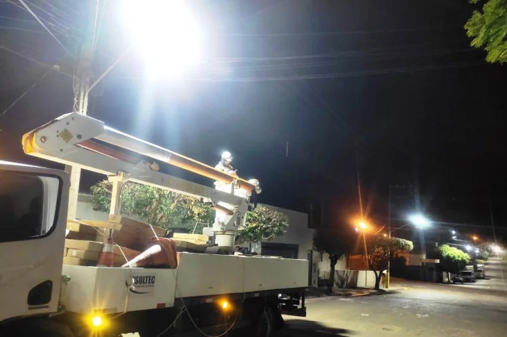 Prefeitura de Presidente Venceslau acompanha trocas de lâmpadas de vapor de sódio por LED
