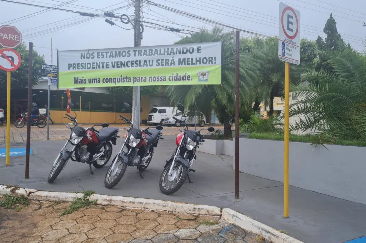 Prefeitura de Presidente Venceslau apresenta motocicletas para três setores