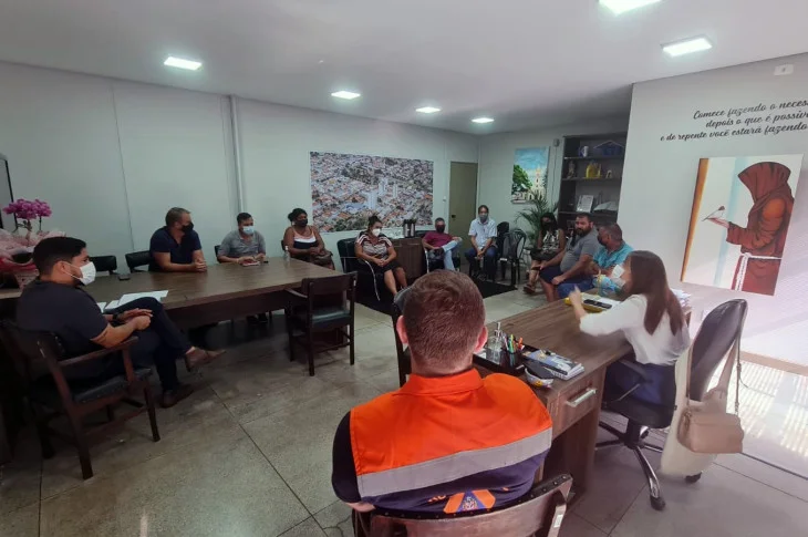 Prefeitura de Presidente Venceslau recebe vereadores e moradores de assentamentos para divulgar informações sobre a Ponte da Aymoré