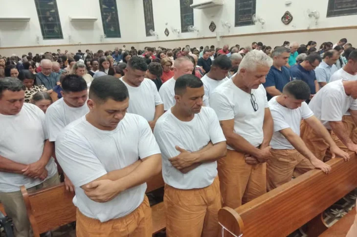 Presos participam de missa na Igreja Matriz de Nossa Senhora de Fátima, em Venceslau!