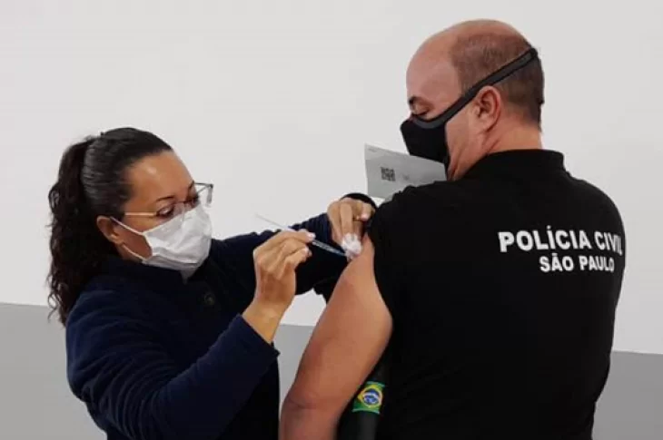 Profissionais da segurança pública participam de segunda fase da campanha de vacinação