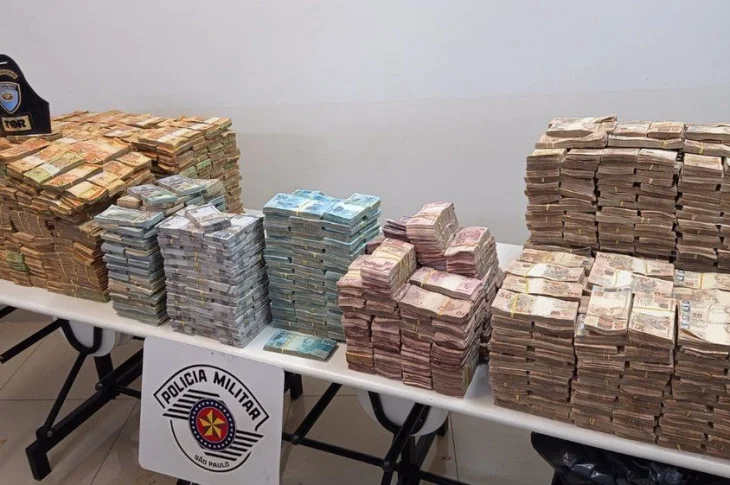 Quase 12 milhões em dinheiro sem procedência comprovada são apreendidos pela Polícia Rodoviária