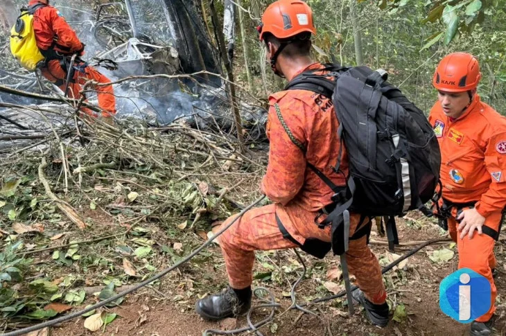 Quatro pessoas morrem em queda de helicóptero no Rio de Janeiro
