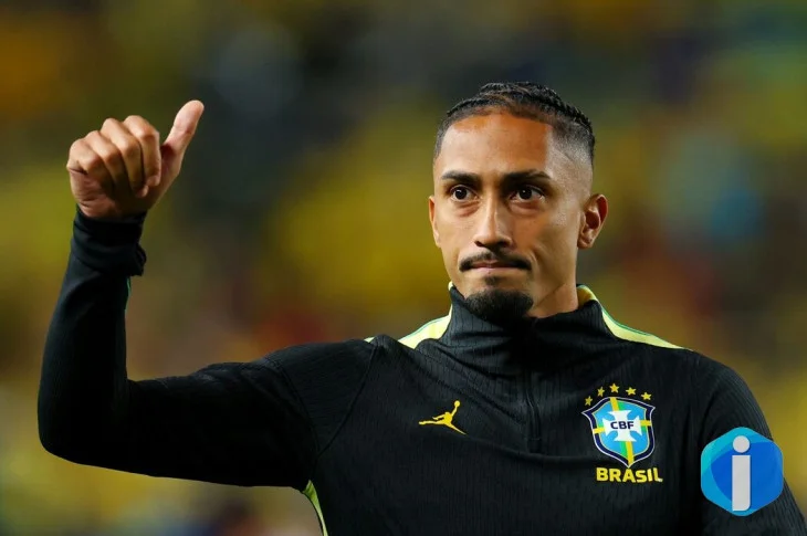 Raphinha sente dores na coxa direita e será reavaliado